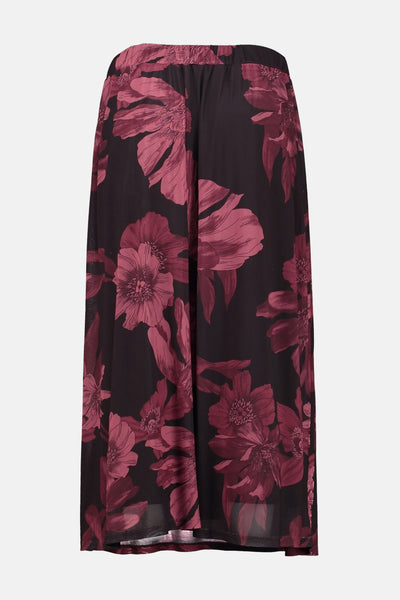 Jupe 3/4 multicolore de ZABAIONE avec un motif floral bordeaux sur fond noir.