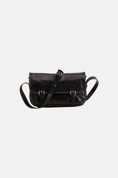 Sac à bandoulière noir de PAUL MARIUS, avec bandoulière réglable et finitions en cuir brillant.