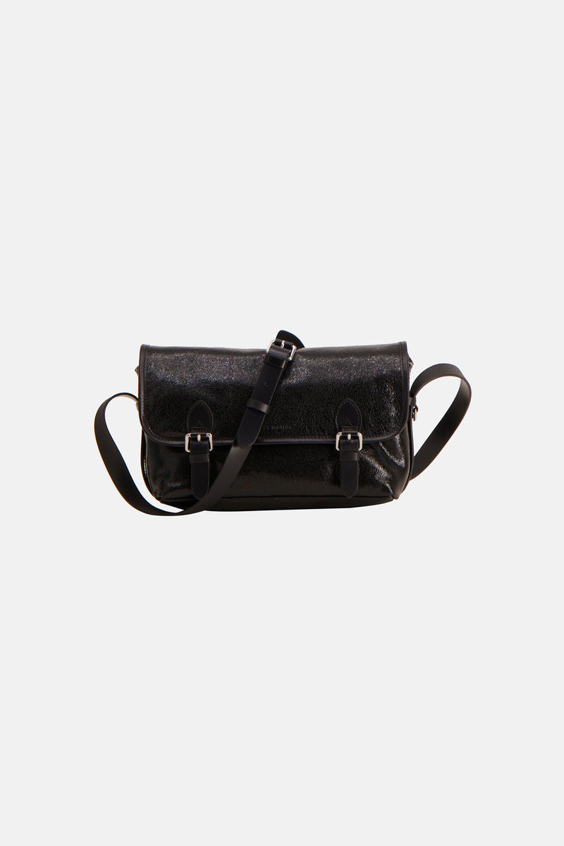 Sac à bandoulière noir de PAUL MARIUS, avec bandoulière réglable et finitions en cuir brillant.