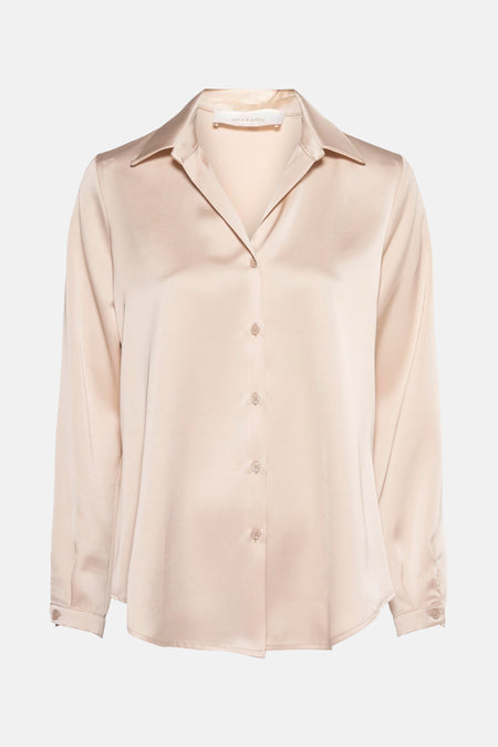 Blouse beige à manches longues par AMELIE ET AMELIE, en satin avec une coupe classique et boutonnée.