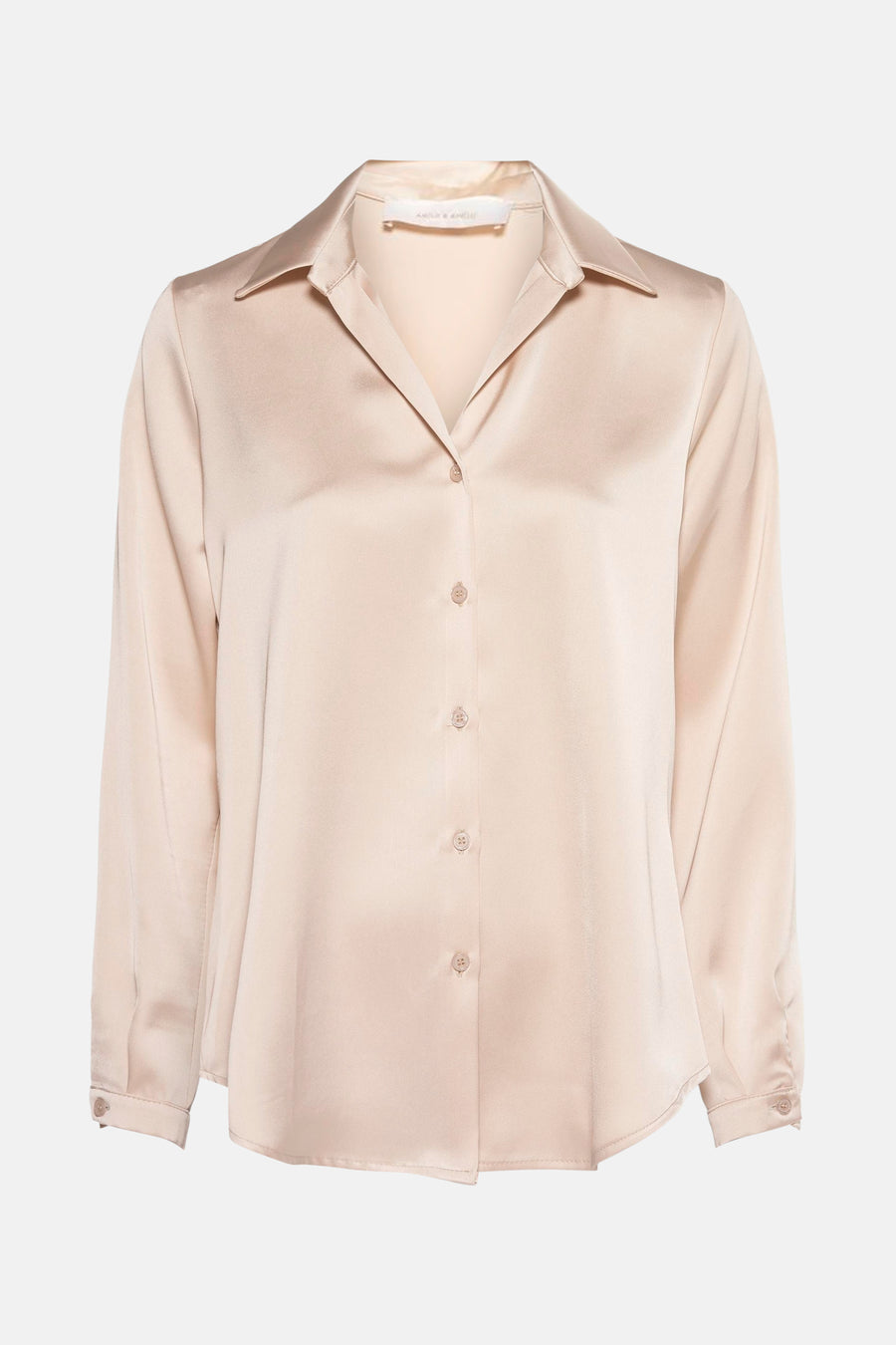 Blouse beige à manches longues par AMELIE ET AMELIE, en satin avec une coupe classique et boutonnée.
