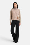 Beige ADORE cardigan met horizontale strepen, met aangebracht bloemenpatroon en wijde zwarte broek.