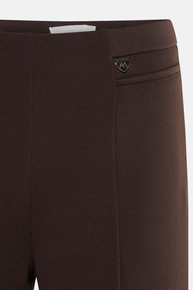Bruine broek door AMELIE ET AMELIE, met randpassepoil poche en en hartmotief.