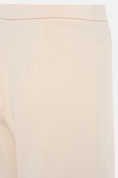 Pantalon beige par AMELIE ET AMELIE, détail de la ceinture et couture décorative.