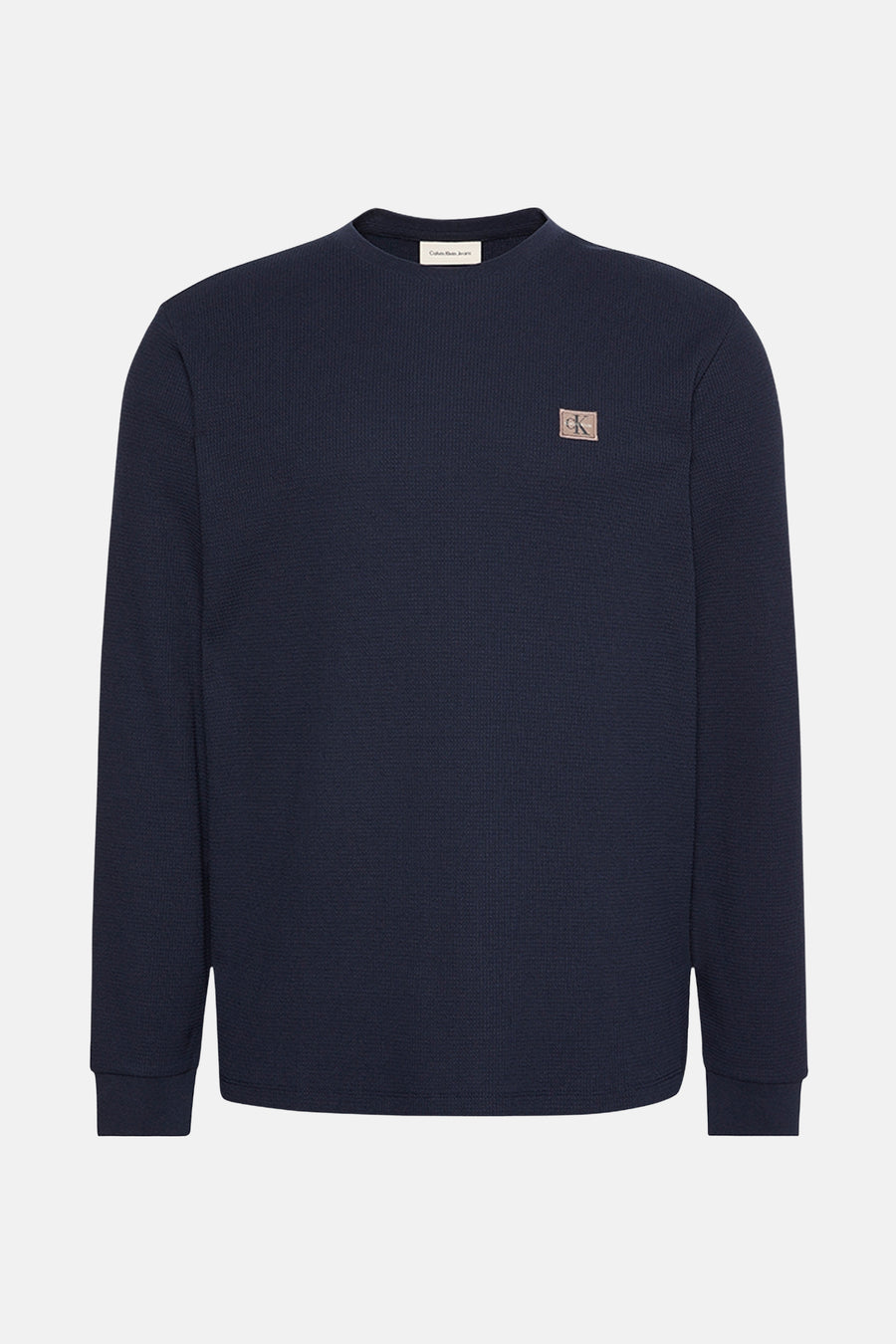 Blauwe T-shirt met lange mouwen van Calvin Klein Jeans, met wafelstructuur en vierkant logo op de borst.