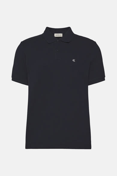 Polo bleu marine de Calvin Klein Jeans, avec logo CK brodé sur le devant.