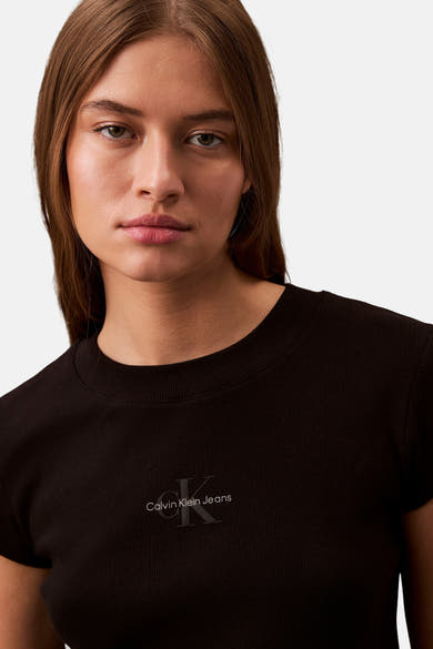 Zwart T-shirt met korte mouwen van Calvin Klein Jeans, in geribbelde stof met ton-sur-ton logo.