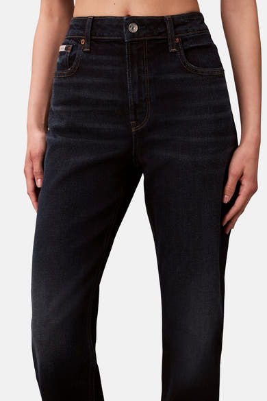 Rechte donkerblauwe spijkerbroek van Calvin Klein, met contrasterende stiksels en een relaxte pasvorm.