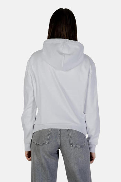 Sweat à capuche blanc de Calvin Klein, porté avec un jean gris, vue de dos.