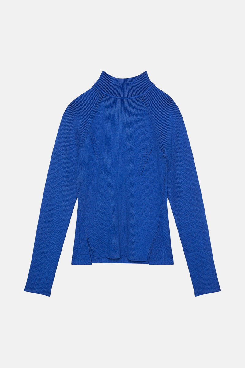 Pull bleu en maille de Calvin Klein avec col montant et manches longues.