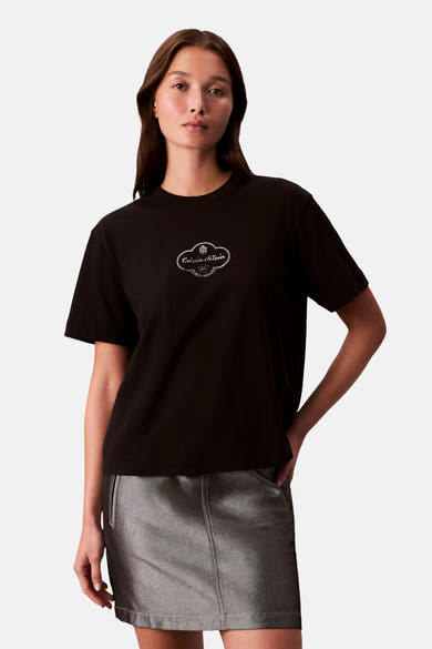 Zwart T-shirt met korte mouwen van Calvin Klein met decoratief wit logo op de voorkant.