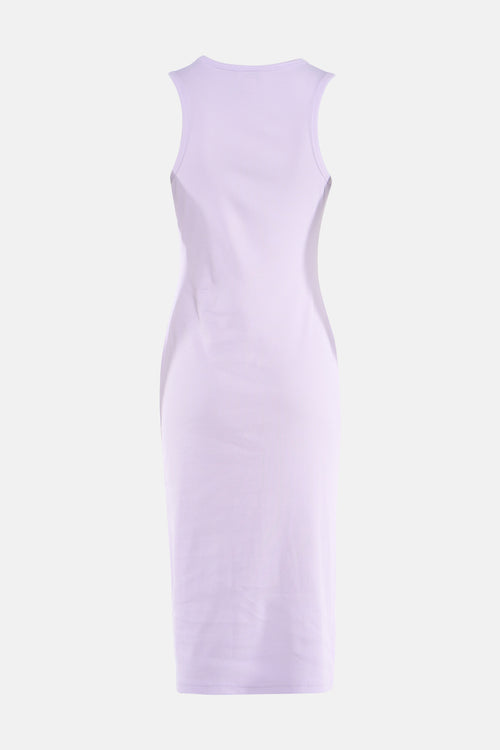 Robe mauve à manches courtes de Calvin Klein, avec une texture côtelée et une coupe moulante.