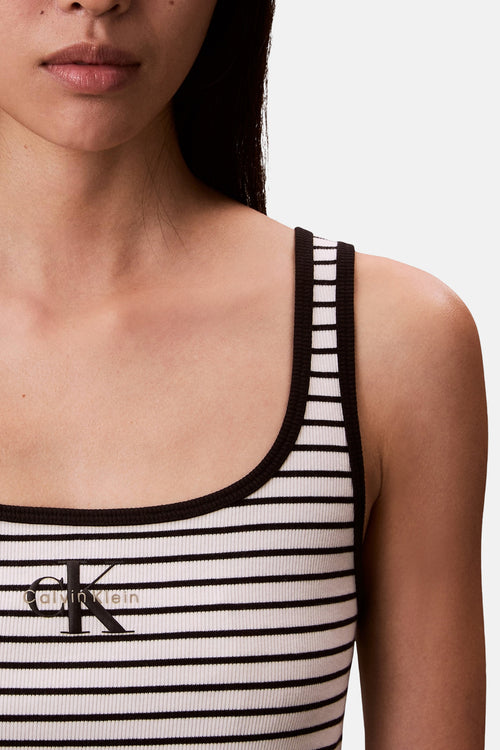 Débardeur rayé noir et blanc de Calvin Klein avec le logo de la marque sur le devant.

