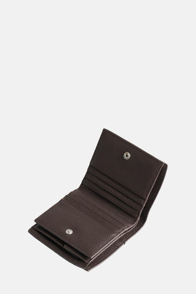 Porte-monnaie brun en cuir, de Calvin Klein, avec fermoir à bouton pression et multiples compartiments.

