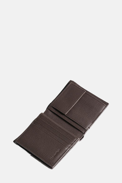 Porte-monnaie brun en cuir, de Calvin Klein, avec un intérieur ouvert montrant plusieurs emplacements pour cartes.

