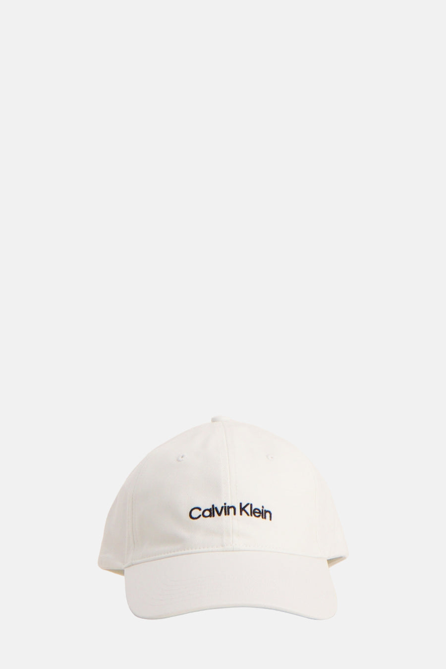 Casquette blanche par Calvin Klein avec le logo de la marque brodé en noir.