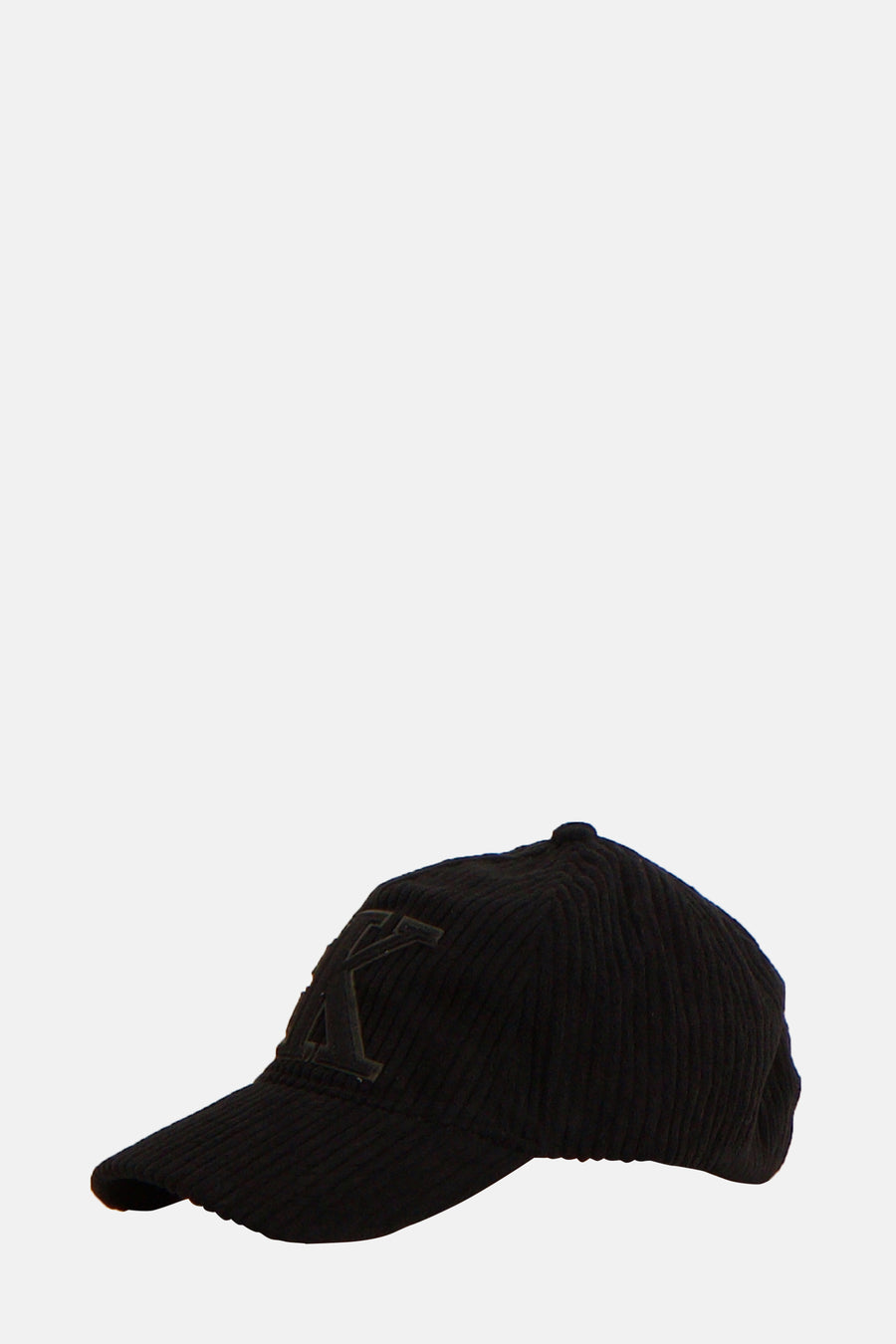 Zwarte corduroy pet van Calvin Klein, met een toon-op-toon logo aan de voorkant.