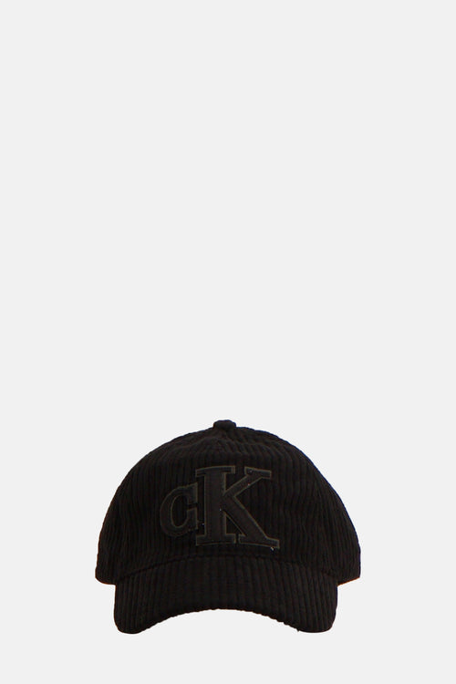 Casquette noire de Calvin Klein en velours côtelé avec logo ton sur ton.