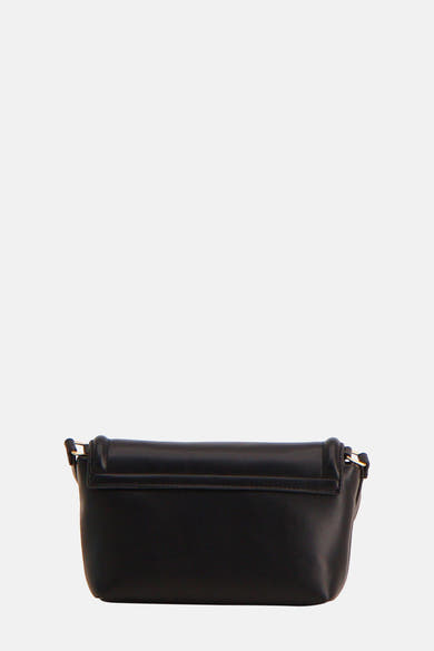 Zwarte schoudertas van Calvin Klein, met klepsluiting en gouden metalen details.