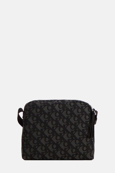 Sac à bandoulière noir de Calvin Klein avec motif logo répété sur toute la surface.