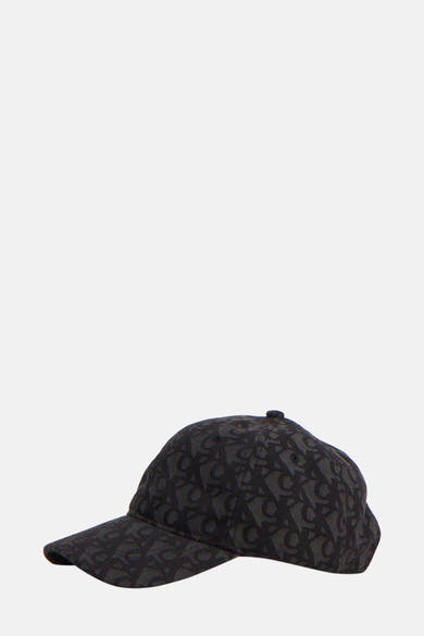 Casquette noire de Calvin Klein avec motif de lettres ton sur ton.