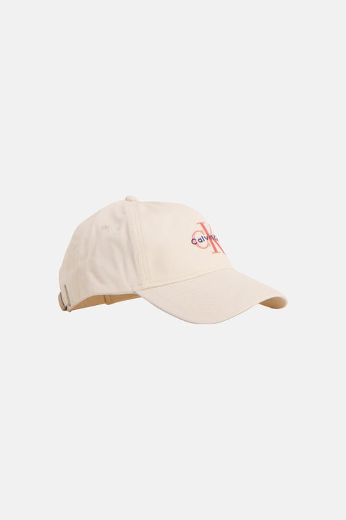 Casquette beige de Calvin Klein, avec le logo de la marque brodé en couleur contrastée.