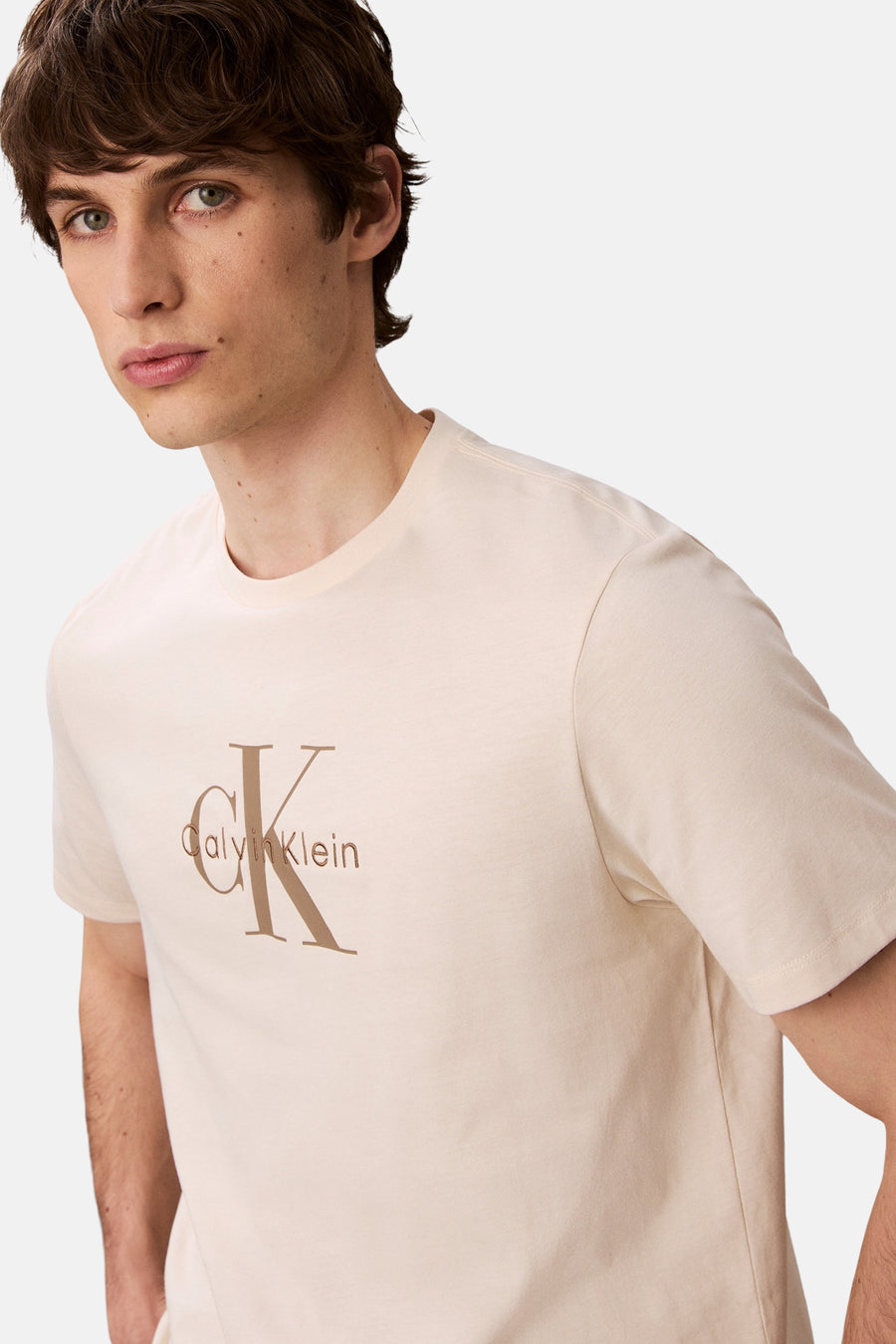 Ecru T-shirt met korte mouwen van Calvin Klein, met geborduurd logo op de voorkant.
