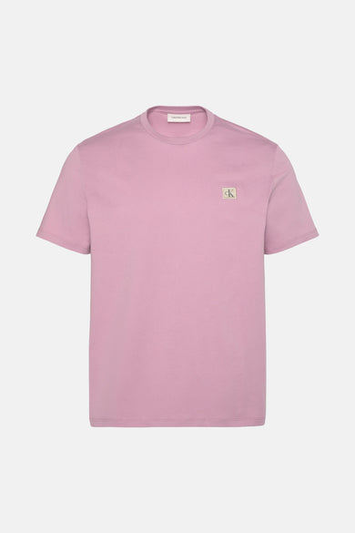 Roze T-shirt met korte mouwen van Calvin Klein, met een discreet vierkant logo op de borst.