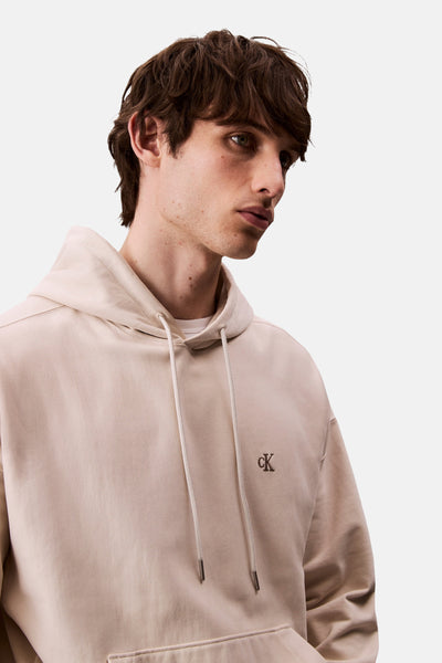 Ecru hoodie van Calvin Klein met trekkoord en discreet logo.