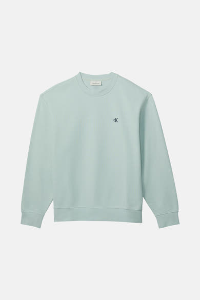 Sweat-shirt bleu clair de Calvin Klein Jeans, avec le logo 'cK' brodé sur le devant.