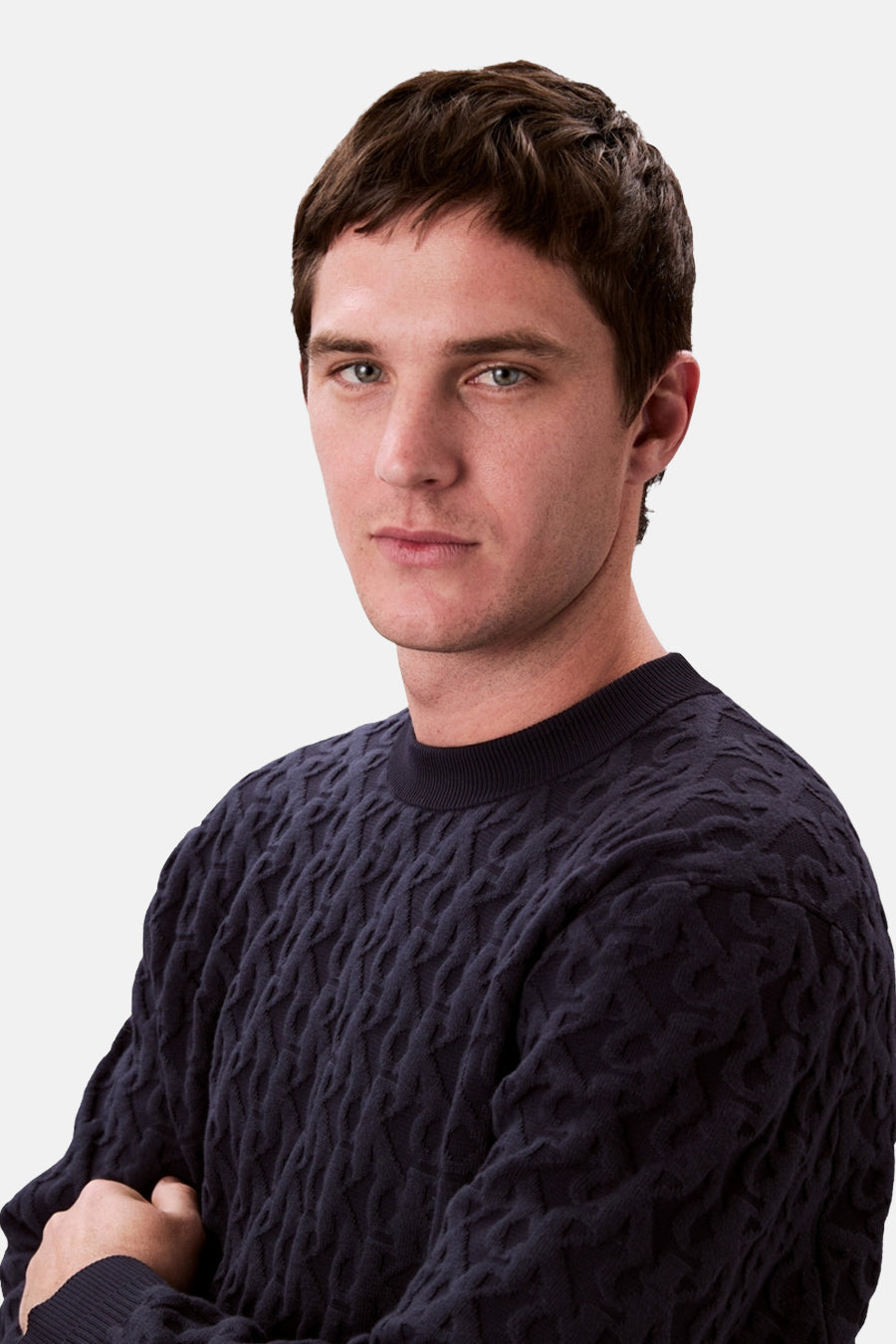 Sweat col rond bleu de Calvin Klein avec motif texturé et manches longues.