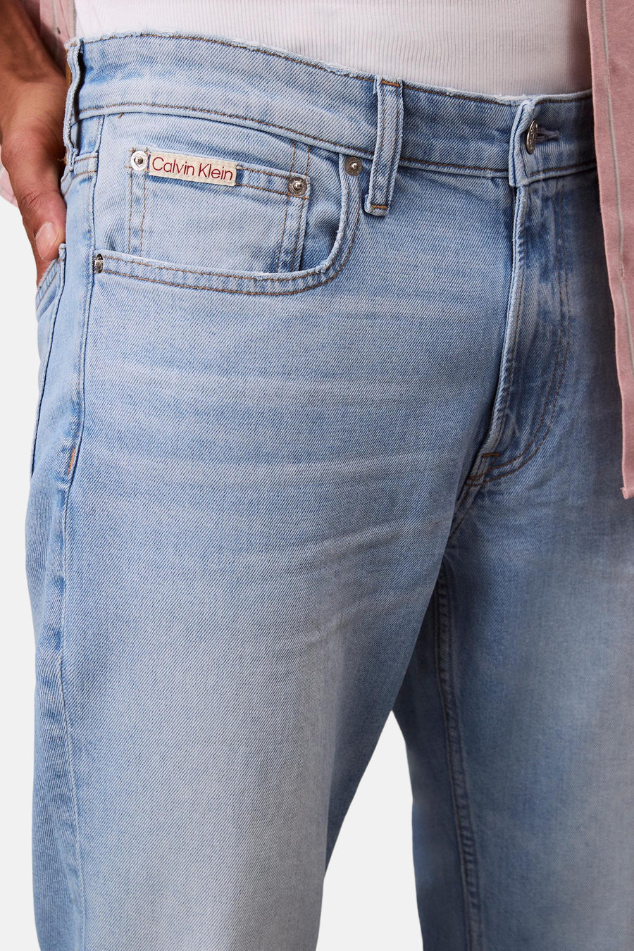 Slim jeans in lichtblauw denim van Calvin Klein, met voorzak en riemlussen.