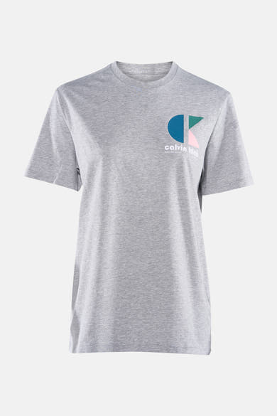 Grijs T-shirt met korte mouwen van Calvin Klein, met een geometrisch meerkleurig logo en merknaam.