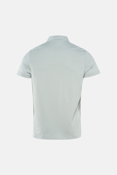 Blauw poloshirt met korte mouwen van Calvin Klein, achterkant, op een effen achtergrond.