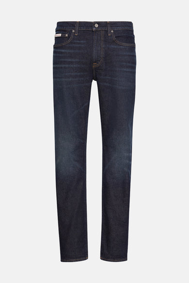 Donkerblauwe tapered jeans van Calvin Klein, in licht gewassen denim.
