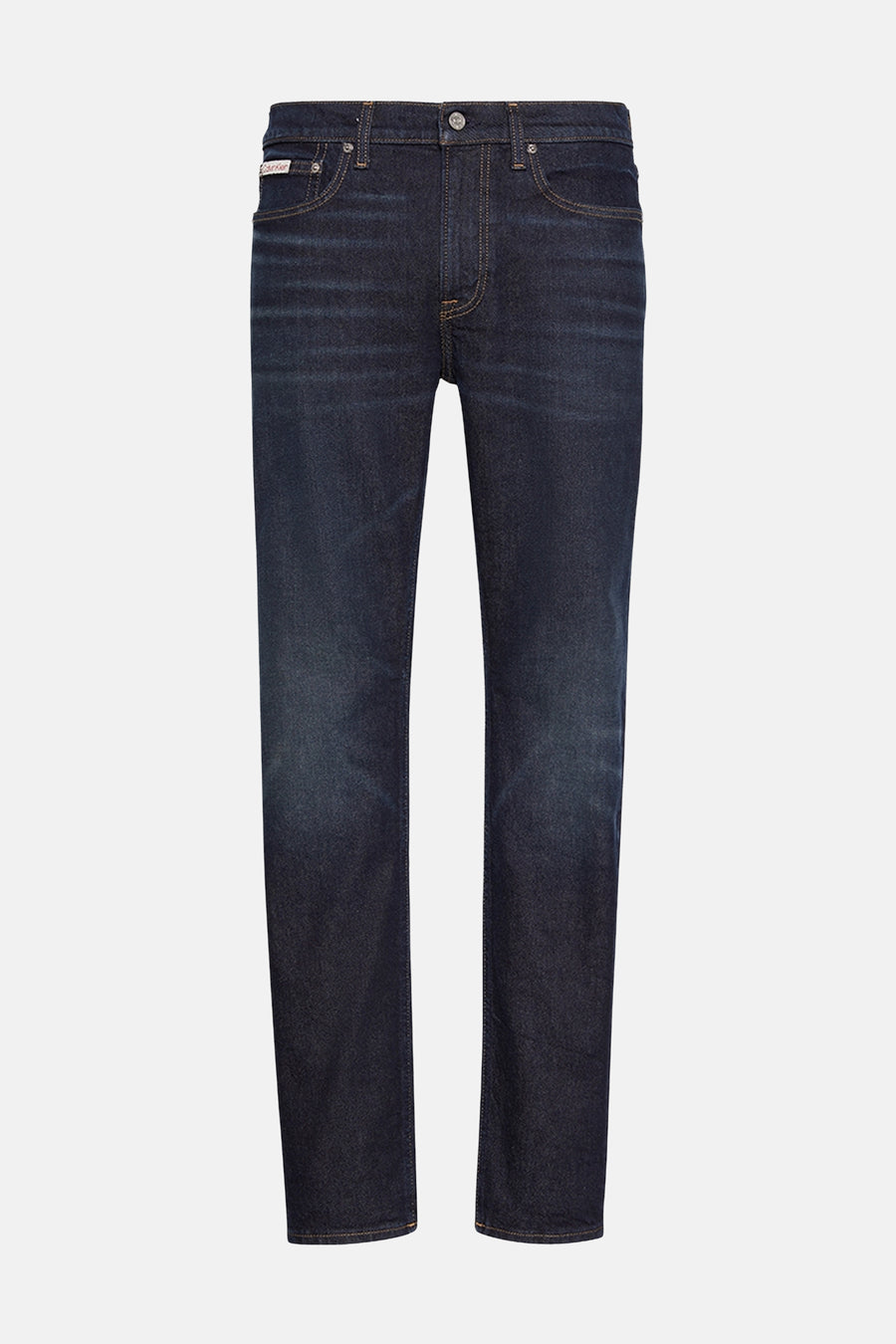 Jean tapered bleu foncé de Calvin Klein, en denim légèrement délavé.