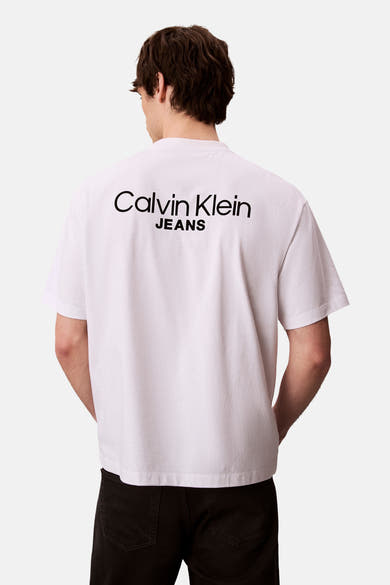Wit T-shirt met korte mouwen van Calvin Klein, met logo op de rug gedrukt.