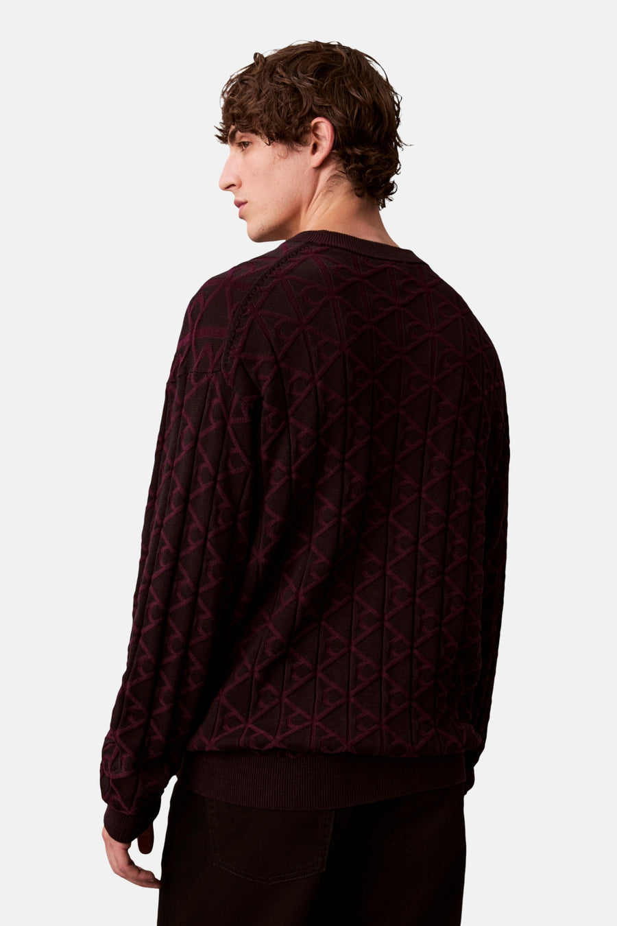 Zwart sweatshirt met ronde hals van Calvin Klein, met bordeauxrood reliëf ruitpatroon.