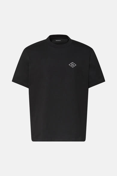 Zwart T-shirt met korte mouwen van Calvin Klein Jeans met een logo op de borst.