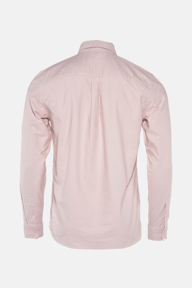 Chemise rose à manches longues de Lyle & Scott, vue de dos, avec détails subtils de texture.
