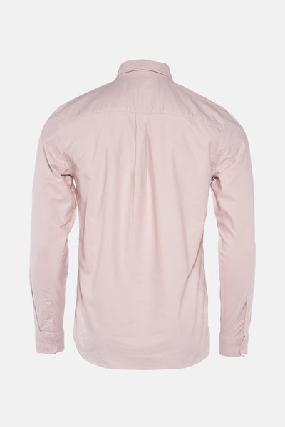 Chemise rose à manches longues de Lyle & Scott, vue de dos, avec détails subtils de texture.
