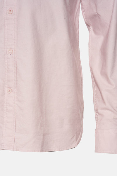 Chemise rose à manches longues de Lyle & Scott, avec boutons apparents et texture subtile.
