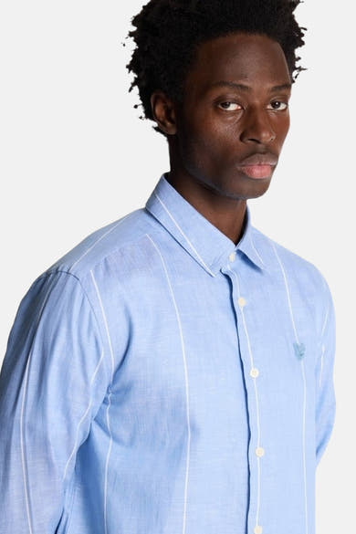 Chemise à manches longues bleue en lin de LYLE & SCOTT, à rayures verticales blanches.