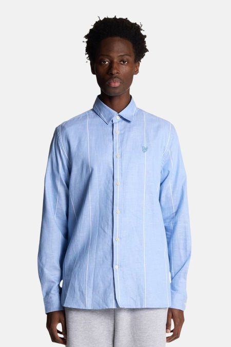 Blauw gestreept overhemd met lange mouwen van Lyle & Scott, met geborduurd logo op de borst.