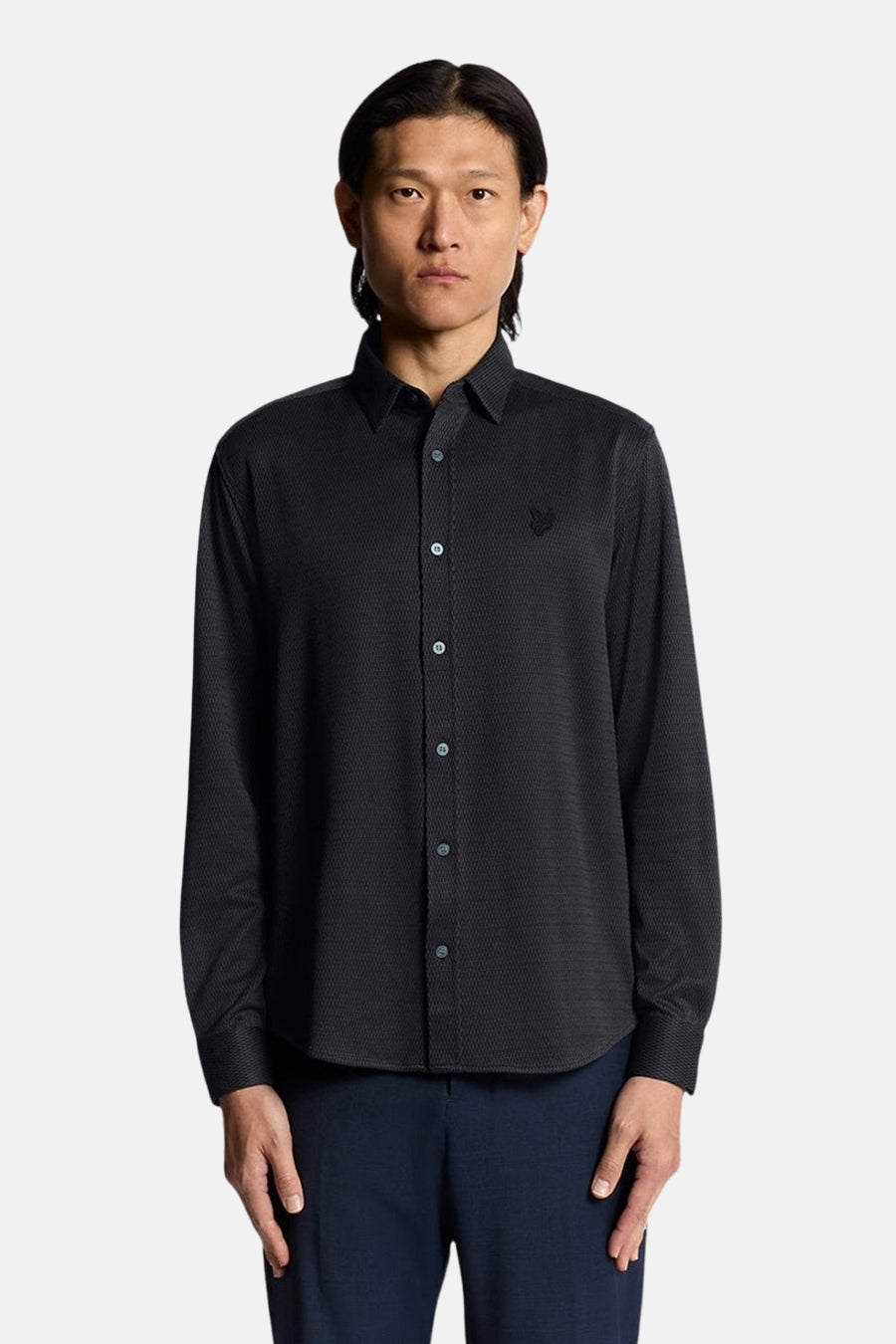 Blauwe blouse met lange mouwen van LYLE & SCOTT, met een subtiel textuurpatroon en een klassieke pasvorm.