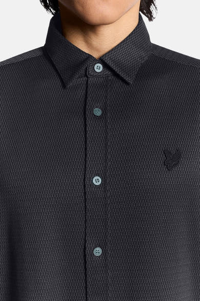Chemise à manches longues bleue de LYLE & SCOTT, avec un motif texturé subtil et une coupe classique.