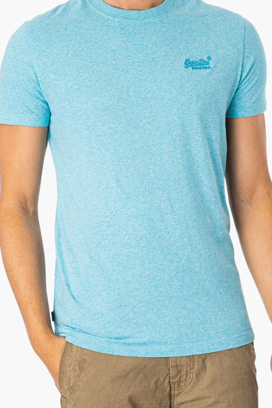 Blauwe korte mouw T-shirt van SUPERDRY, met een discreet geborduurd logo op de borst.