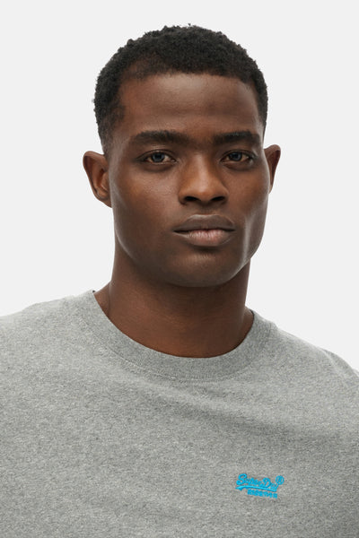 Grijs T-shirt met korte mouwen van SUPERDRY, effen met discreet geborduurd logo.