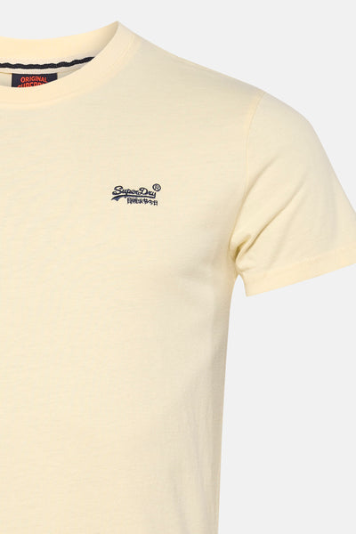 T-shirt jaune à manches courtes de SUPERDRY, avec un petit logo brodé sur la poitrine.
