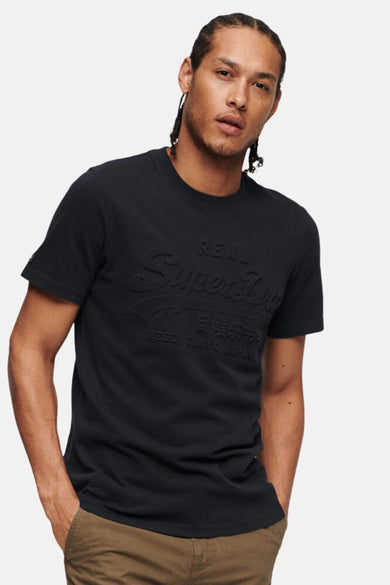 T-shirt bleu à manches courtes de SUPERDRY, avec un logo en relief ton sur ton.